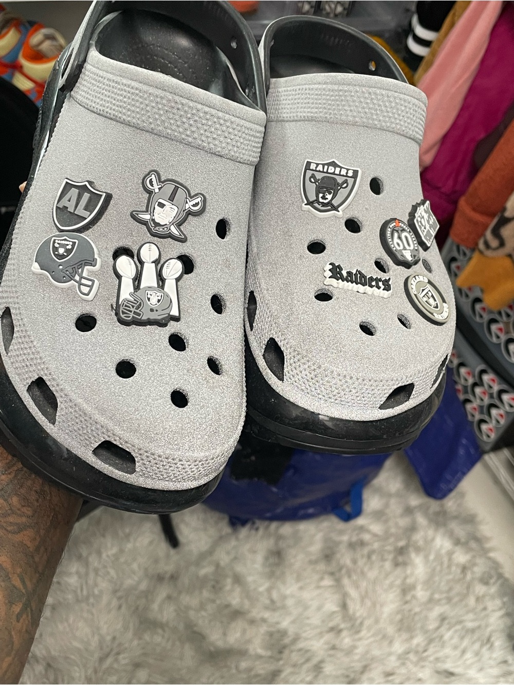 CROCS Mega Crush Reflective Clogs ‘grey black’- Raiders Jibbitz